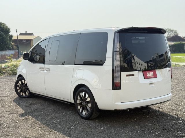 2023年 CEO-B規 雙天窗 電動門 四座通風加熱椅 環景 實車實價 歡迎試乘  第4張相片