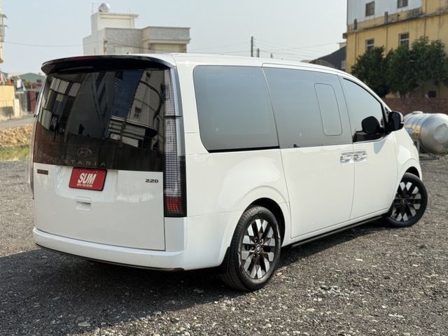 2023年 CEO-B規 雙天窗 電動門 四座通風加熱椅 環景 實車實價 歡迎試乘  第6張相片
