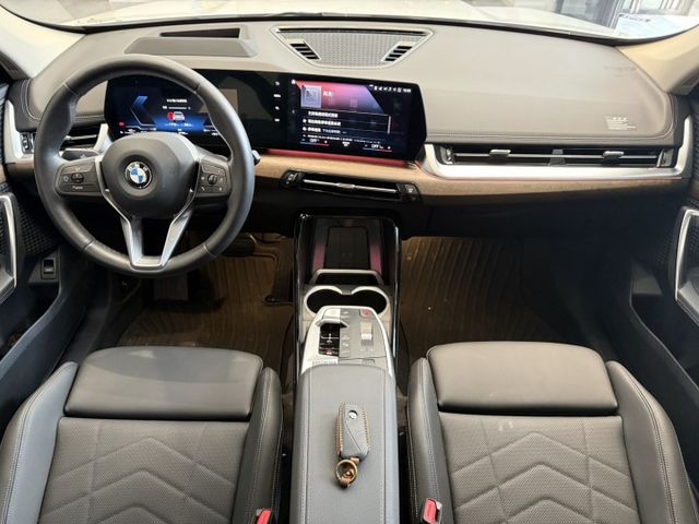 2023年出廠 X1 sDrive20i 里程1萬公里 原廠保固中 5AU系統 低率貸款 歡迎試乘  第10張相片