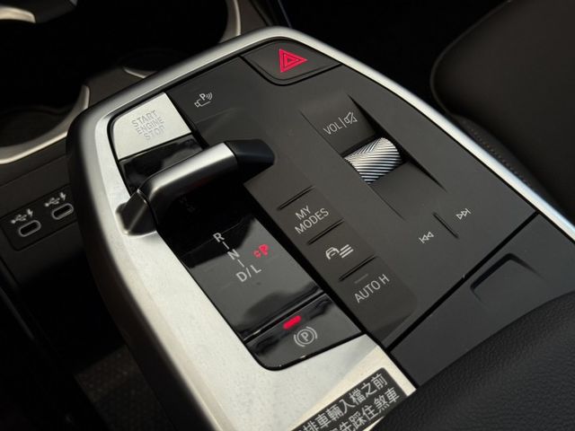 2023年出廠 X1 sDrive20i 里程1萬公里 原廠保固中 5AU系統 低率貸款 歡迎試乘  第19張相片
