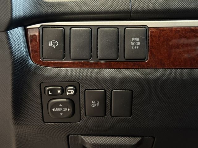 2013出廠 PREVIA 2.4豪華版 里程僅5萬 雙電滑門 電尾門 雙天窗 實車實價 可貸款 歡迎試乘  第20張相片