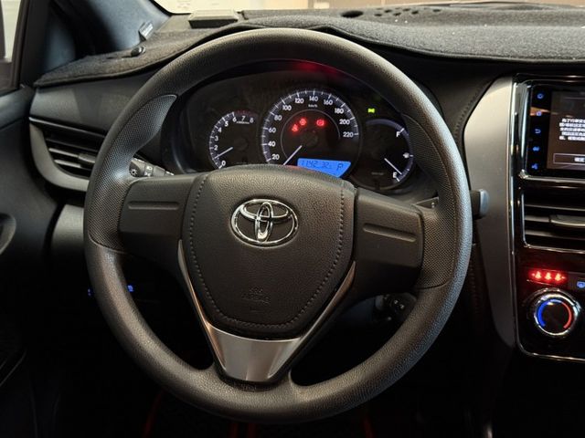 2023年出廠 YARIS 經典版 里程3萬 原鈑件 CARPLAY投影 實車實價 可貸款 歡迎試乘  第9張相片