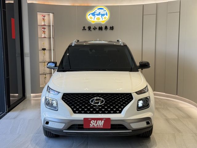 2021出廠 VENUE GLB規 里程5萬公里 認證車 選配360環景 黑屋頂 盲點偵測 實車實價 可貸款 歡迎試乘  第1張相片