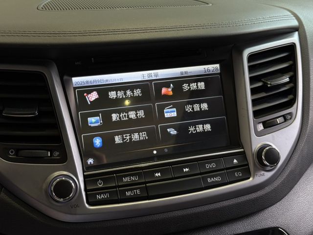 2017年出廠 尊貴版 里程9萬 原鈑件 全景天窗 免鑰匙 實車實價 歡迎試乘  第17張相片