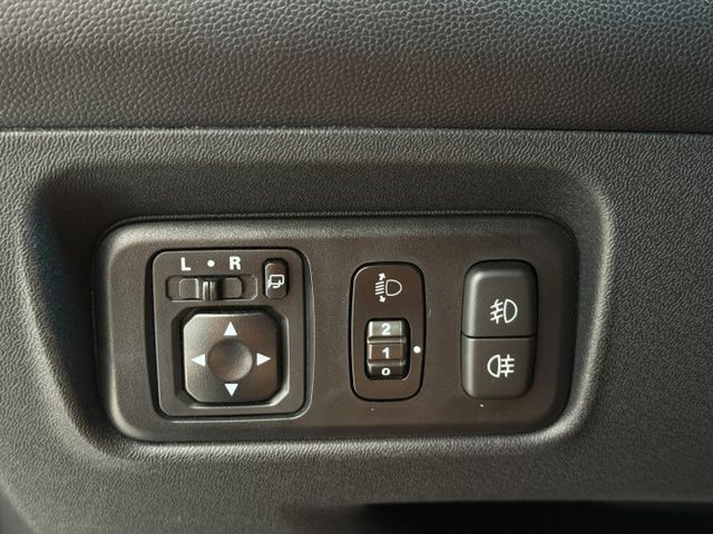 2016出廠 X-SPORT跨界豪華版 里程8萬 免鑰匙啟動 認證車 一年兩萬公里保固 實車實價 歡迎試乘  第15張相片