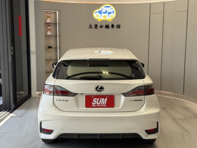 2016式 CT200H 豪華版 有螢幕  里程僅8萬 原鈑件 認證車 歡迎搶先預訂  第2張相片