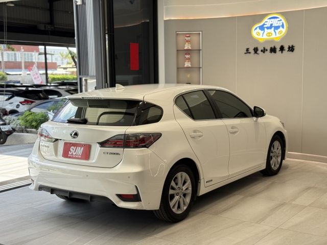 2016式 CT200H 豪華版 有螢幕  里程僅8萬 原鈑件 認證車 歡迎搶先預訂  第6張相片