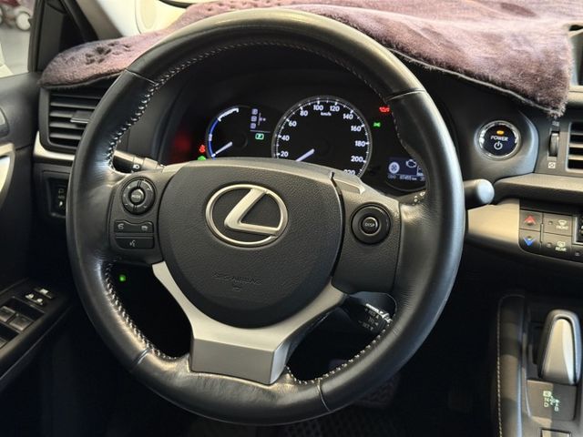 2016式 CT200H 豪華版 有螢幕  里程僅8萬 原鈑件 認證車 歡迎搶先預訂  第9張相片