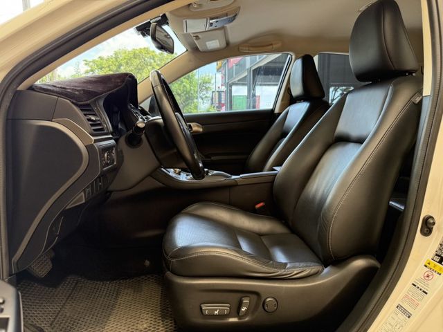 2016式 CT200H 豪華版 有螢幕  里程僅8萬 原鈑件 認證車 歡迎搶先預訂  第11張相片