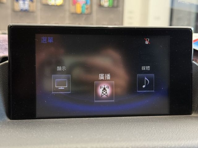 2016式 CT200H 豪華版 有螢幕  里程僅8萬 原鈑件 認證車 歡迎搶先預訂  第15張相片