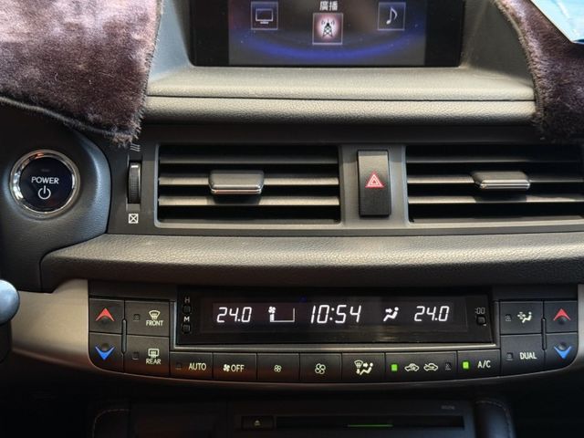 2016式 CT200H 豪華版 有螢幕  里程僅8萬 原鈑件 認證車 歡迎搶先預訂  第17張相片