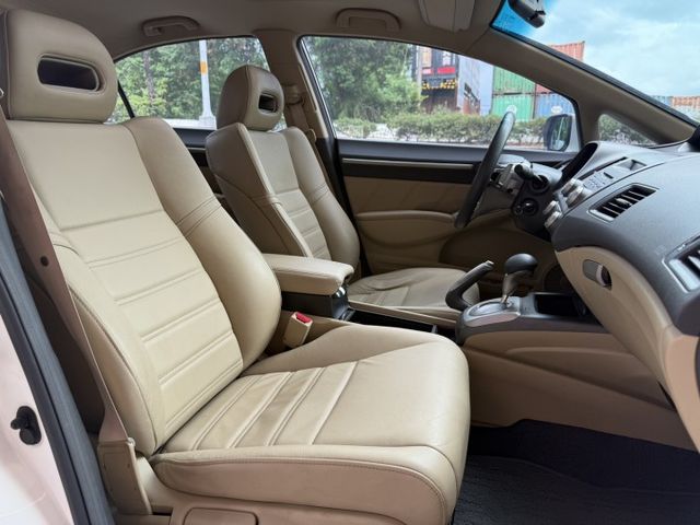 2006年出廠 CIVIC 里程僅跑9萬 認證車有天窗 實車實價 歡迎預約賞車 可貸款  第9張相片