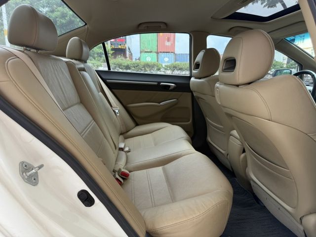 2006年出廠 CIVIC 里程僅跑9萬 認證車有天窗 實車實價 歡迎預約賞車 可貸款  第11張相片