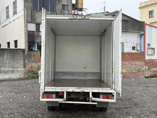 2021出廠 HINO300 廂式 低里程僅跑8萬 原鈑件 5頓載重 實車在店 歡迎試乘  第7張相片