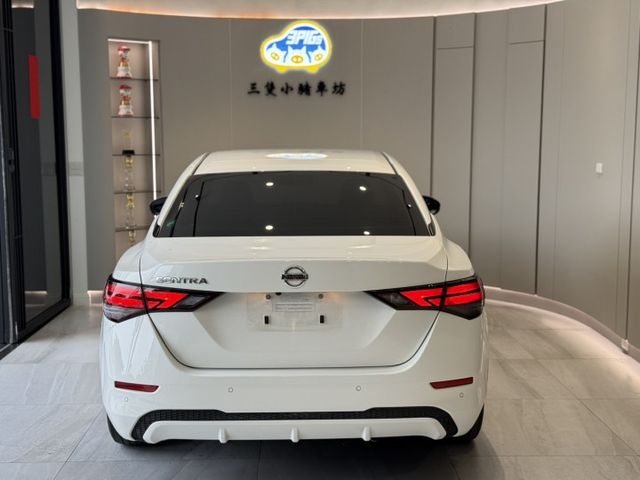 2022年出廠 尊爵智駕版 里程僅1萬公里 原鈑件 免鑰匙 環景 CARPLAY 實車實價 可貸款 歡迎試乘  第2張相片