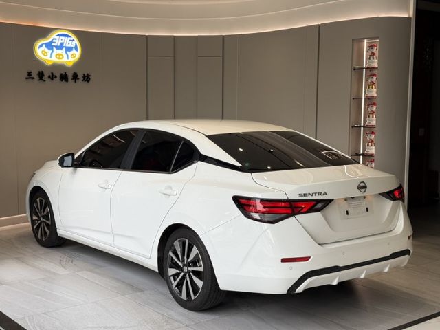 2022年出廠 尊爵智駕版 里程僅1萬公里 原鈑件 免鑰匙 環景 CARPLAY 實車實價 可貸款 歡迎試乘  第5張相片