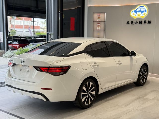 2022年出廠 尊爵智駕版 里程僅1萬公里 原鈑件 免鑰匙 環景 CARPLAY 實車實價 可貸款 歡迎試乘  第6張相片