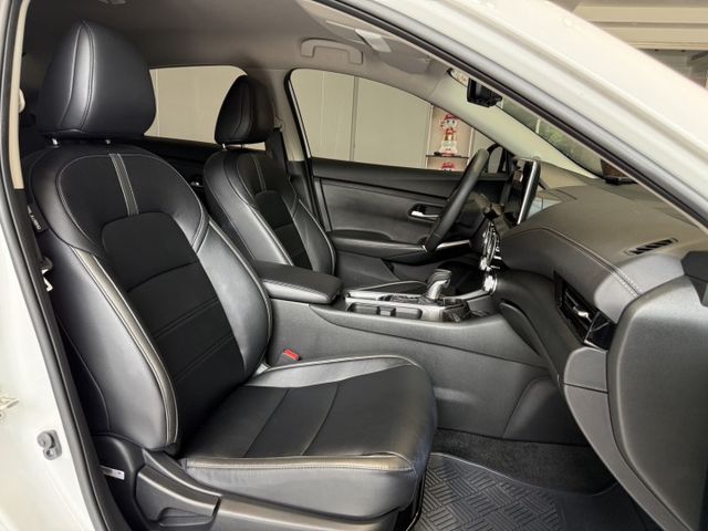 2022年出廠 尊爵智駕版 里程僅1萬公里 原鈑件 免鑰匙 環景 CARPLAY 實車實價 可貸款 歡迎試乘  第12張相片