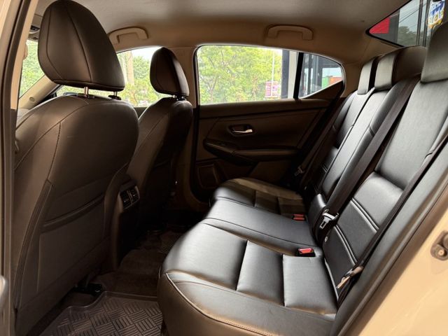 2022年出廠 尊爵智駕版 里程僅1萬公里 原鈑件 免鑰匙 環景 CARPLAY 實車實價 可貸款 歡迎試乘  第13張相片