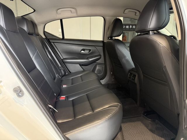 2022年出廠 尊爵智駕版 里程僅1萬公里 原鈑件 免鑰匙 環景 CARPLAY 實車實價 可貸款 歡迎試乘  第14張相片