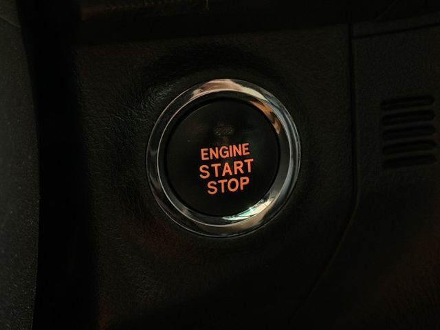 2010年出廠 頂配 有電動椅 免鑰匙 安卓機 里程保證 非計程車 實車實價 歡迎試乘  第19張相片