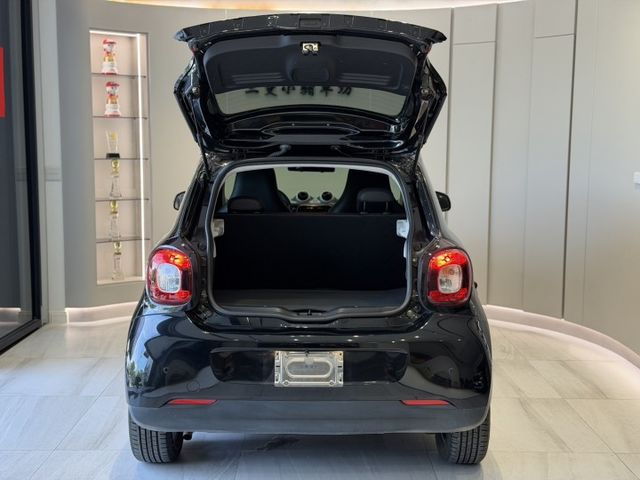 2016年出廠 FORFOUR 66KWPure 里程僅8萬公里 原鈑件 實車實價 歡迎試乘  第7張相片