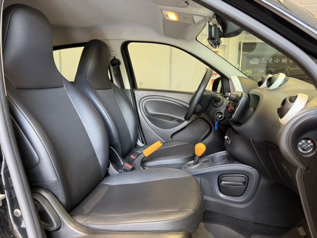 2016年出廠 FORFOUR 66KWPure 里程僅8萬公里 原鈑件 實車實價 歡迎試乘  第12張相片