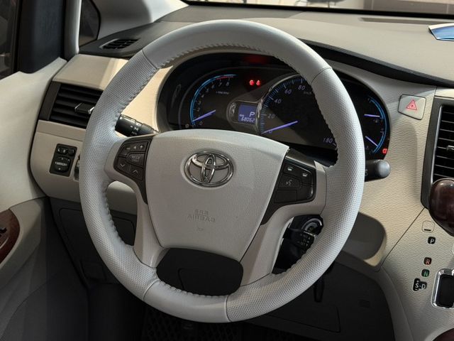 2014年出廠 SIENNA XLE版 里程6萬英里 原鈑件 天窗 電動滑門 藍芽 倒車影像 實車實價 可貸款 歡迎試乘  第8張相片