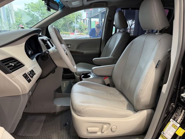 2014年出廠 SIENNA XLE版 里程6萬英里 原鈑件 天窗 電動滑門 藍芽 倒車影像 實車實價 可貸款 歡迎試乘  第10張相片