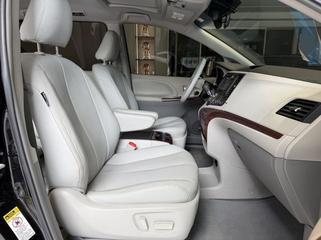2014年出廠 SIENNA XLE版 里程6萬英里 原鈑件 天窗 電動滑門 藍芽 倒車影像 實車實價 可貸款 歡迎試乘  第11張相片