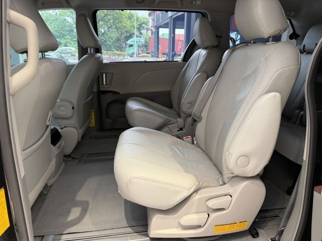 2014年出廠 SIENNA XLE版 里程6萬英里 原鈑件 天窗 電動滑門 藍芽 倒車影像 實車實價 可貸款 歡迎試乘  第12張相片