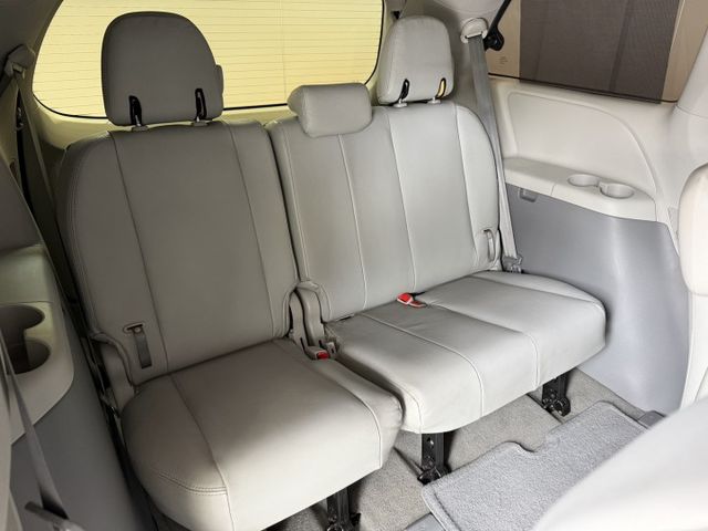 2014年出廠 SIENNA XLE版 里程6萬英里 原鈑件 天窗 電動滑門 藍芽 倒車影像 實車實價 可貸款 歡迎試乘  第14張相片