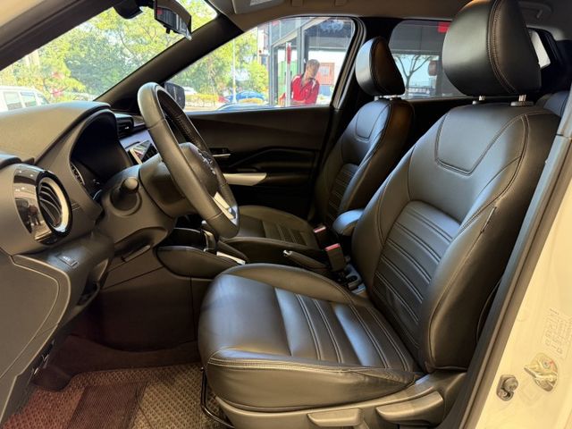 2019年出廠 智型旗艦版 原鈑件 盲點 自動煞停 定速 免鑰匙 原廠保養 實車實價 歡迎試乘  第11張相片