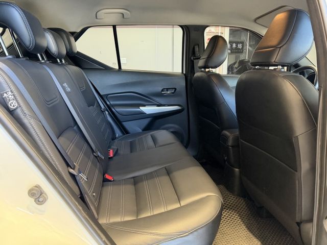 2019年出廠 智型旗艦版 原鈑件 盲點 自動煞停 定速 免鑰匙 原廠保養 實車實價 歡迎試乘  第14張相片