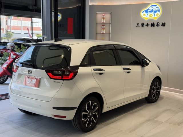2023年 FIT油電版 里程3萬 環景安卓 盲點 免鑰匙 原鈑件 實車實價 可貸款 歡迎試乘  第6張相片