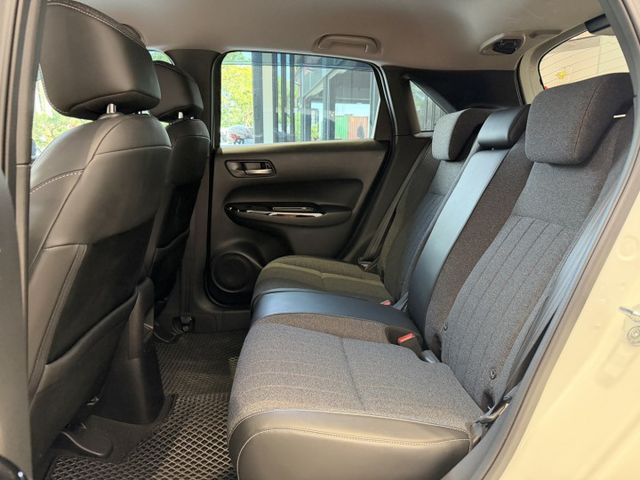 2023年 FIT油電版 里程3萬 環景安卓 盲點 免鑰匙 原鈑件 實車實價 可貸款 歡迎試乘  第13張相片