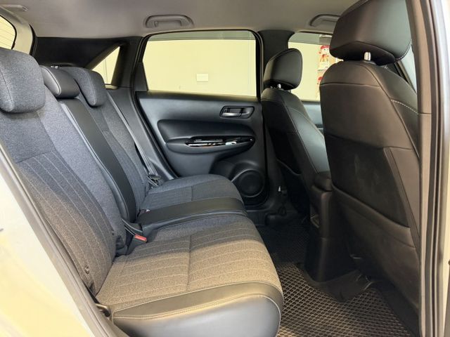 2023年 FIT油電版 里程3萬 環景安卓 盲點 免鑰匙 原鈑件 實車實價 可貸款 歡迎試乘  第14張相片