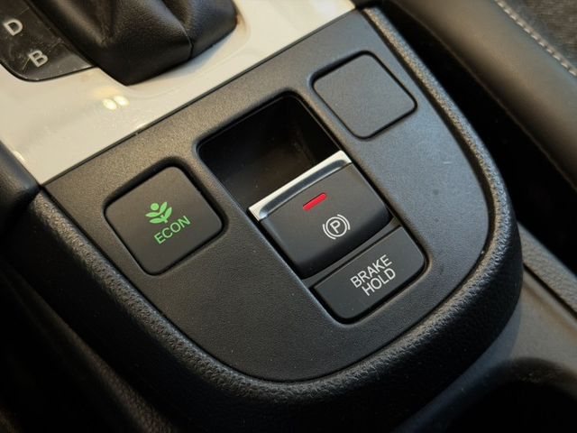 2023年 FIT油電版 里程3萬 環景安卓 盲點 免鑰匙 原鈑件 實車實價 可貸款 歡迎試乘  第17張相片