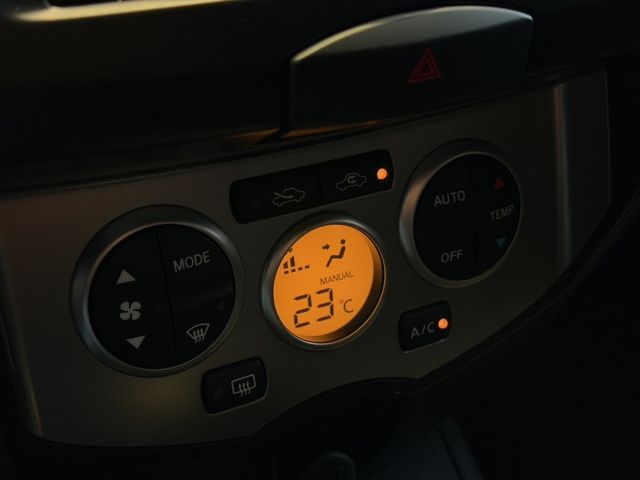 2012年出廠 S規 免鑰匙啟動 恆溫空調 里程僅跑9萬 實車實價 歡迎試乘  第16張相片