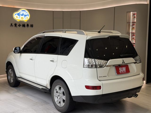 2013年 豪華型 有免鑰匙 換檔撥片  安卓機 天窗 認證車 實車實價 歡迎試乘  第5張相片