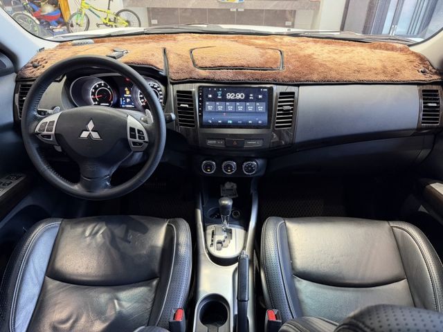 2013年 豪華型 有免鑰匙 換檔撥片  安卓機 天窗 認證車 實車實價 歡迎試乘  第10張相片