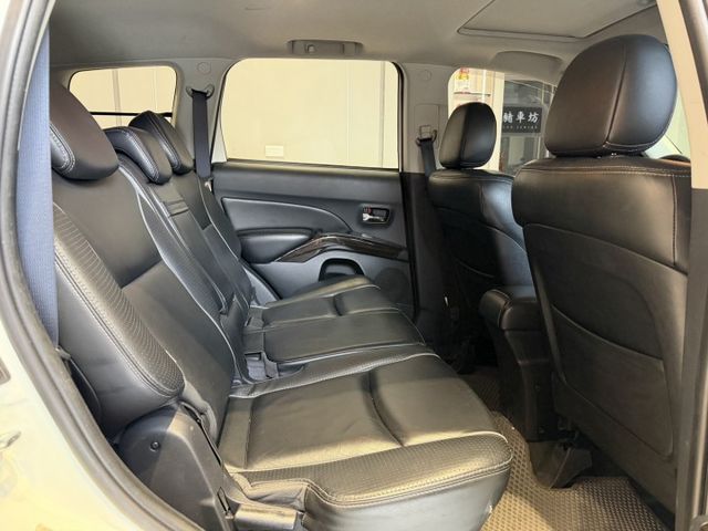 2013年 豪華型 有免鑰匙 換檔撥片  安卓機 天窗 認證車 實車實價 歡迎試乘  第14張相片