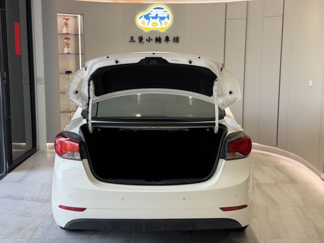 2015年出廠  ELANTRA 認證車 里程僅10萬公里 實車實價 可貸款 可試乘  第7張相片