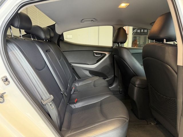 2015年出廠  ELANTRA 認證車 里程僅10萬公里 實車實價 可貸款 可試乘  第14張相片