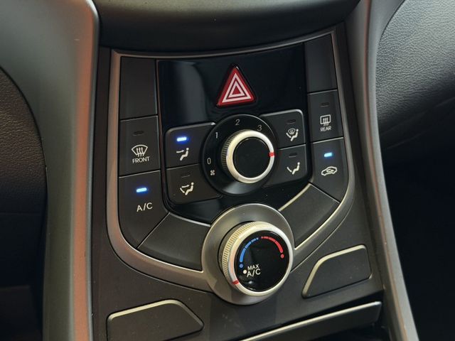 2015年出廠  ELANTRA 認證車 里程僅10萬公里 實車實價 可貸款 可試乘  第15張相片