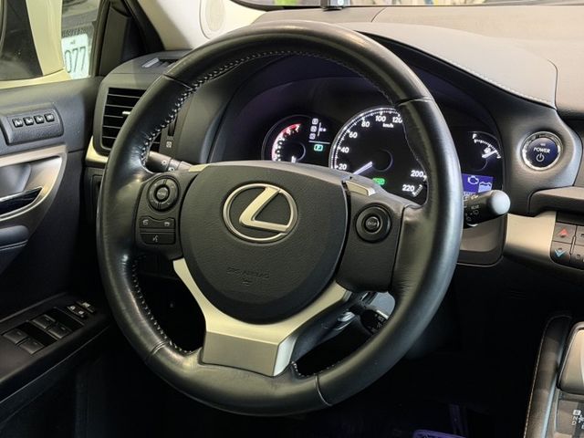 2017年 豪華版 里程僅跑9萬 藍芽 倒車影像 I-KEY 實車實價 可貸款試乘  第9張相片