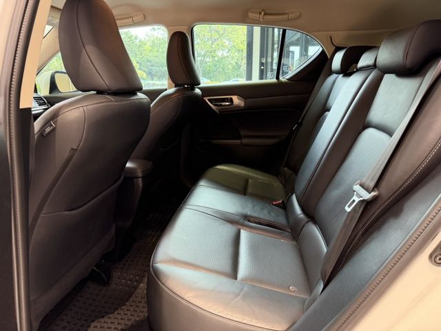 2017年 豪華版 里程僅跑9萬 藍芽 倒車影像 I-KEY 實車實價 可貸款試乘  第13張相片