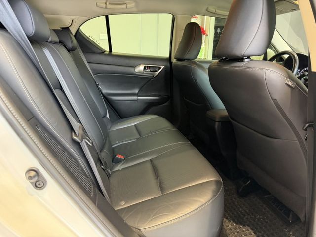 2017年 豪華版 里程僅跑9萬 藍芽 倒車影像 I-KEY 實車實價 可貸款試乘  第14張相片