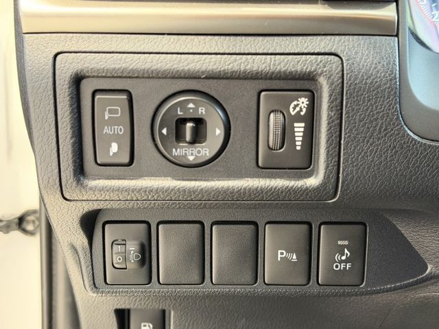 2017年 豪華版 里程僅跑9萬 藍芽 倒車影像 I-KEY 實車實價 可貸款試乘  第15張相片