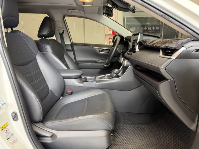 2020出廠 RAV4 油電旗艦版 全景天窗 跟車 電尾門 盲點 通風椅 實車實價 可貸款試乘  第12張相片